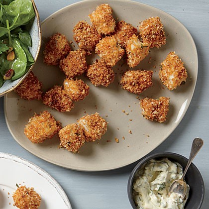 Crispy fish nuggets with tartar sauce
