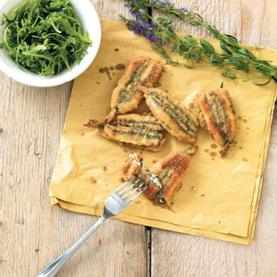 Crispy fresh anchovies with sage and pine nuts (Alici farcite di salvia ananas e pinoli)
