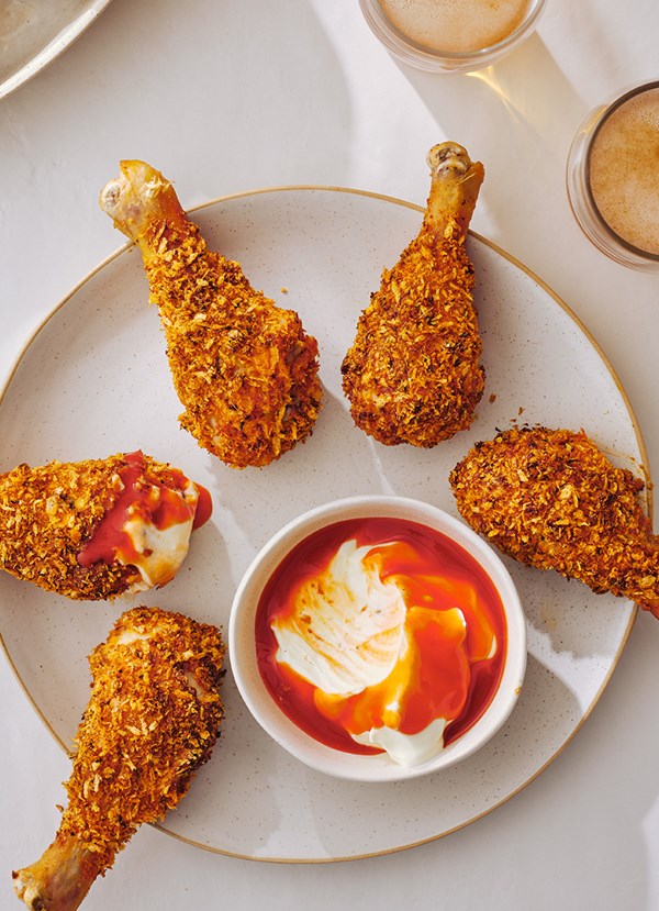 Crispy fried chicken drumsticks
