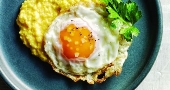 Crispy fried egg with fresh corn polenta