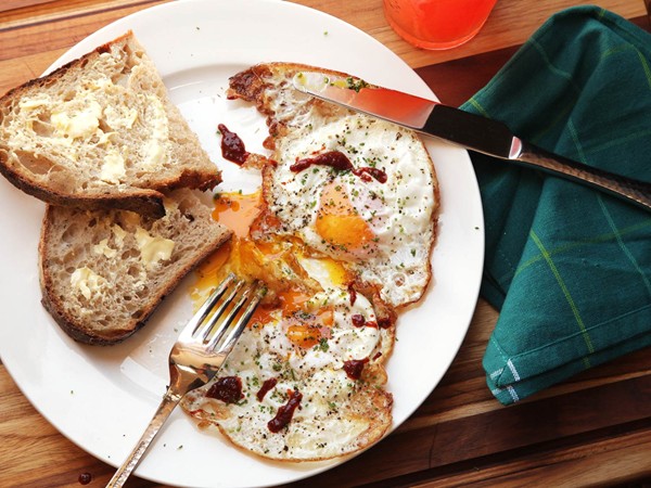 Crispy fried eggs