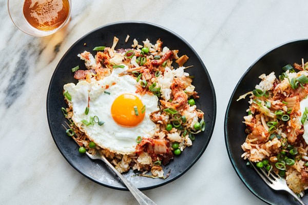 Crispy fried rice with bacon and cabbage