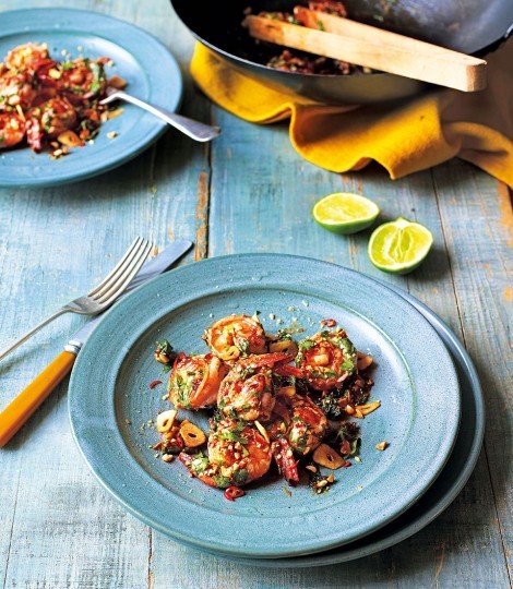 Crispy garlic fried prawns with tamarind, chilli and peanuts
