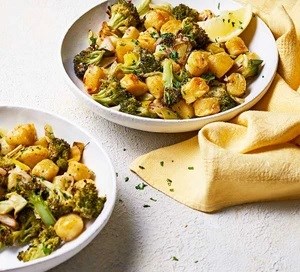 Crispy gnocchi traybake with leeks & broccoli