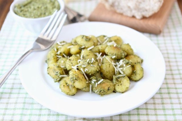 Crispy gnocchi with basil pesto