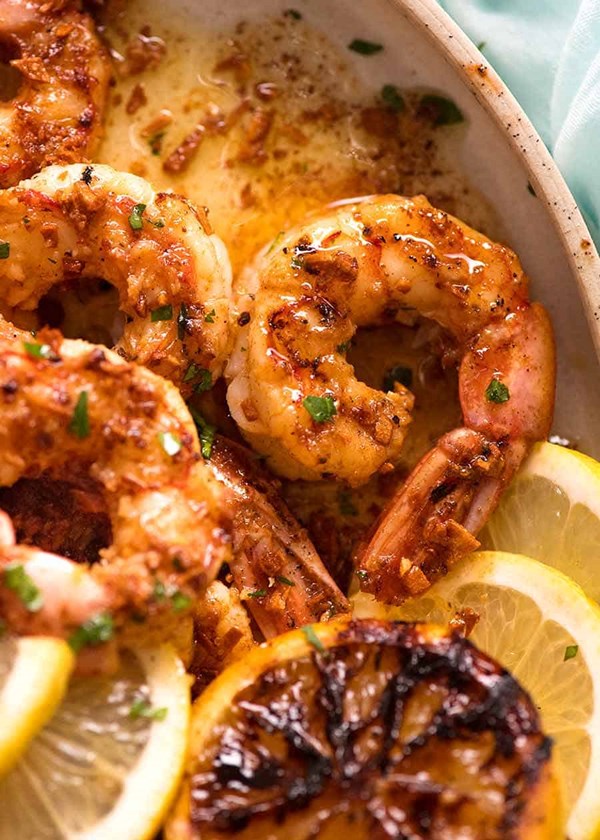 Crispy grilled shrimp (prawns) with lemon garlic butter