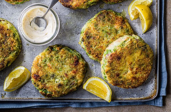 Crispy hot smoked salmon broccoli & pea fish cakes 
