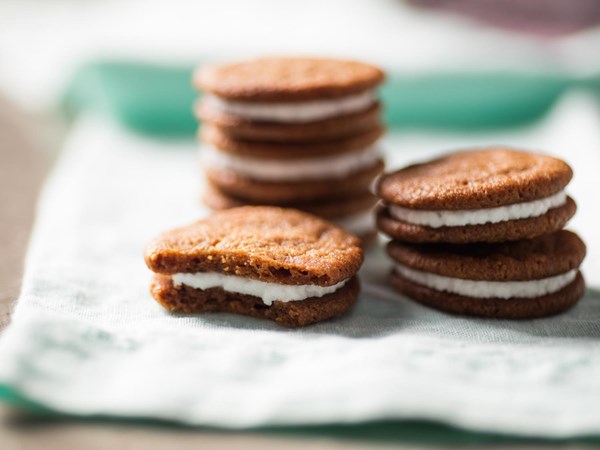 Crispy lemon-ginger sandwich cookies