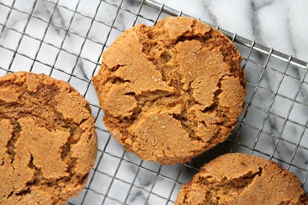 Crispy molasses cookies
