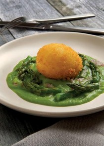 Crispy mollet egg with asparagus