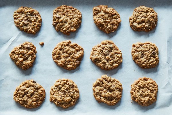 Crispy oatmeal chocolate chip cookies