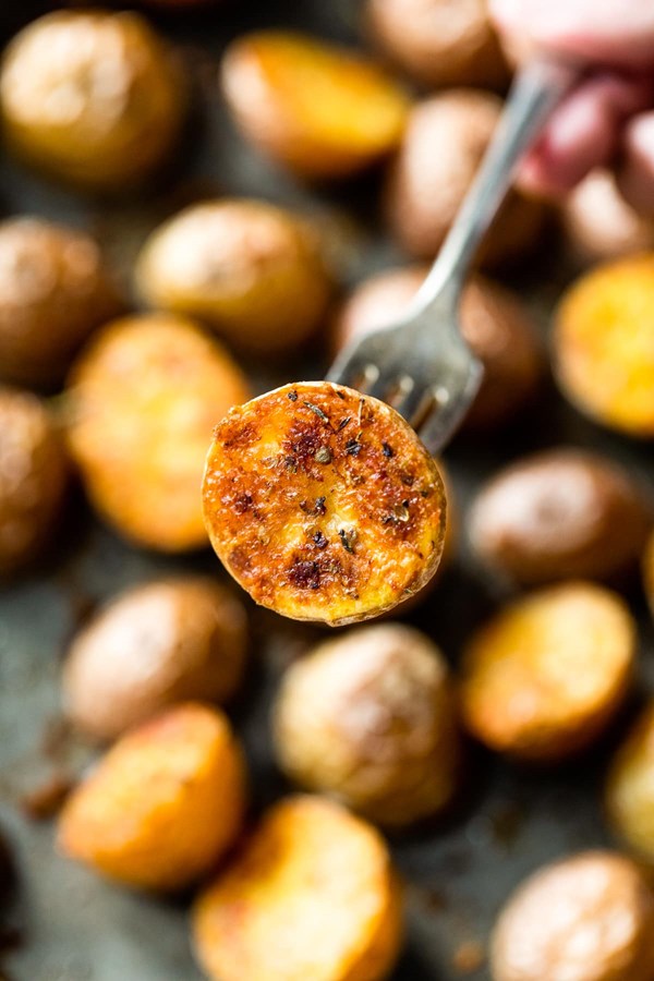 Crispy oven roasted baby potatoes