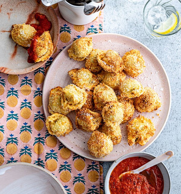 Crispy pasta dippers with tomato sauce [air fryer]