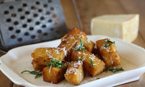 Crispy polenta bites with rosemary and Parmesan