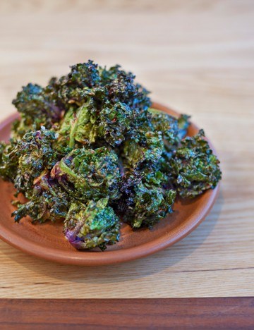 Crispy pomegranate flower sprouts