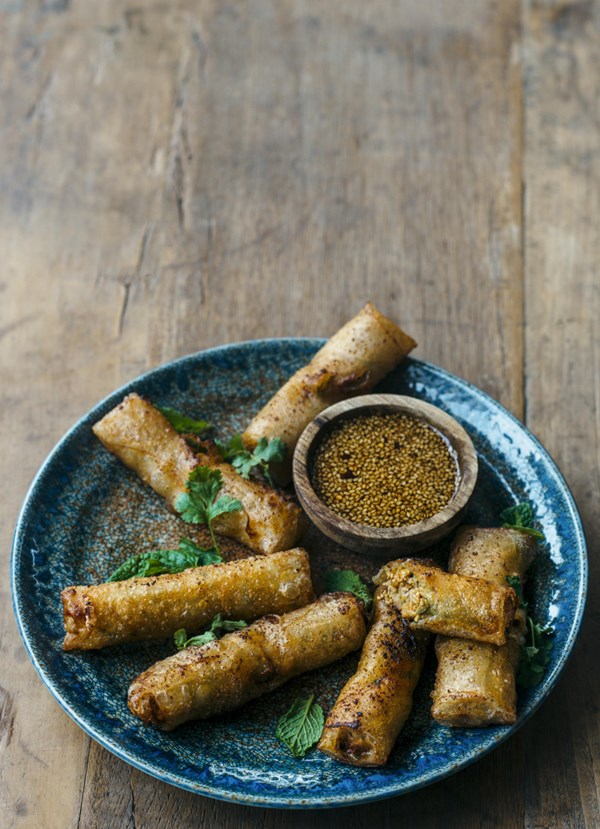 Crispy pork and prawn rice paper rolls