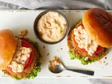 Crispy portobello burgers with Thousand Island aïoli
