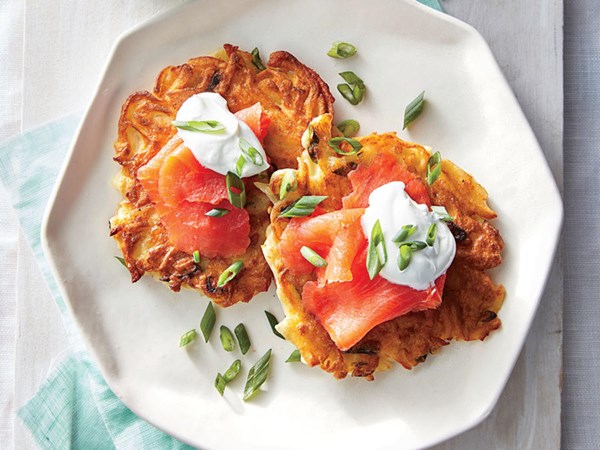 Crispy potato cakes with smoked salmon
