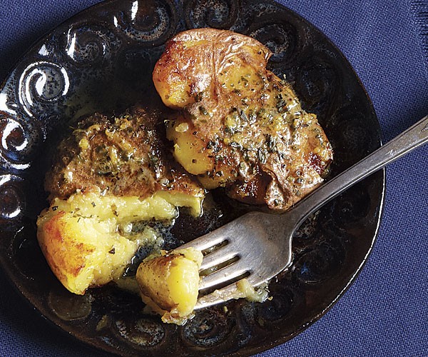 Crispy potatoes with lemon and lots of oregano