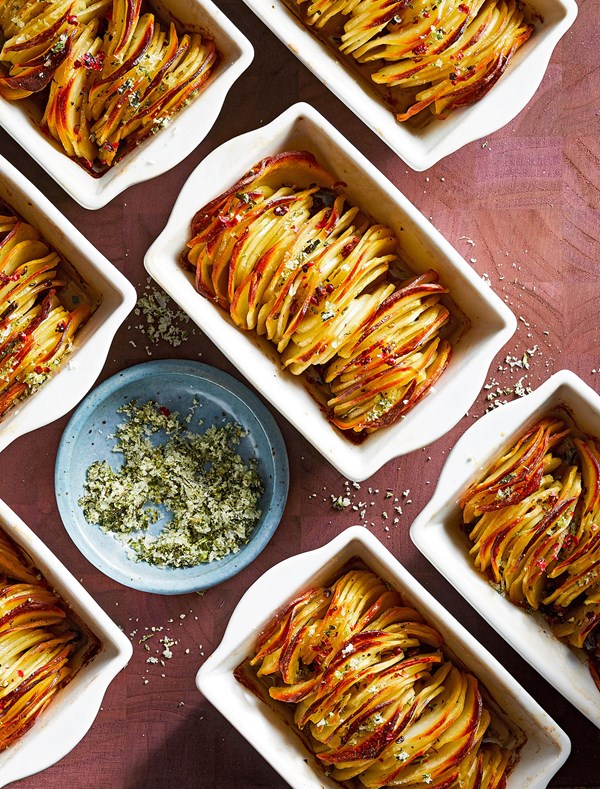 Crispy potatoes with rosemary salt