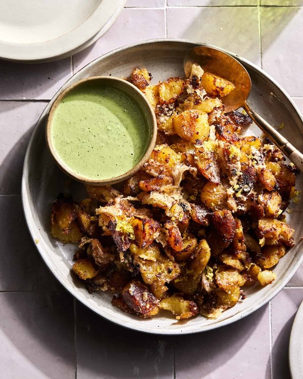 Crispy potatoes with spicy green sauce