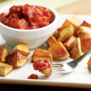 Crispy potatoes with spicy tomato sauce