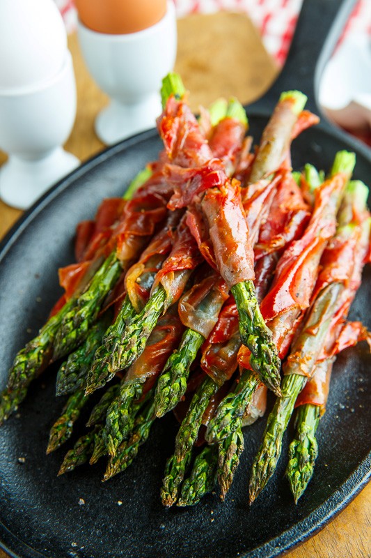 Crispy prosciutto wrapped asparagus fries
