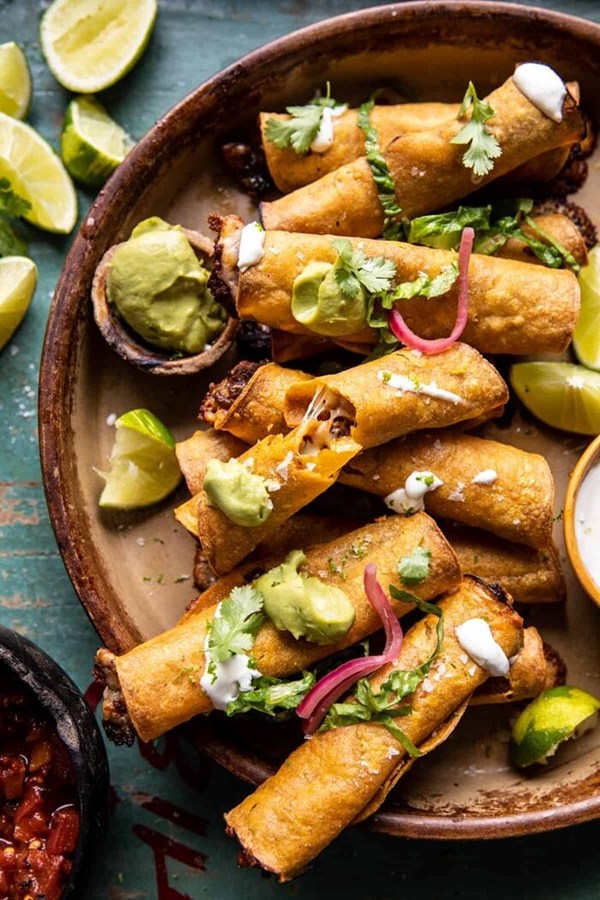 Crispy queso fundido taquitos