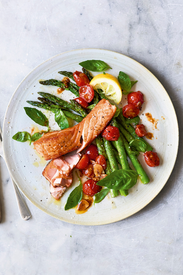 Crispy salmon with asparagus & cherry tomato sauce