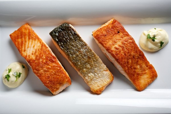 Crispy salmon with horseradish aioli