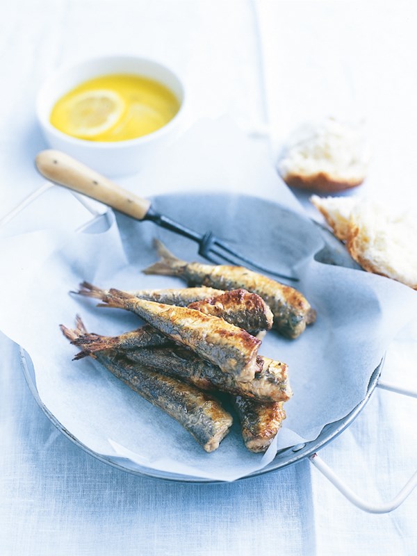 Crispy sardines with lemon and mint