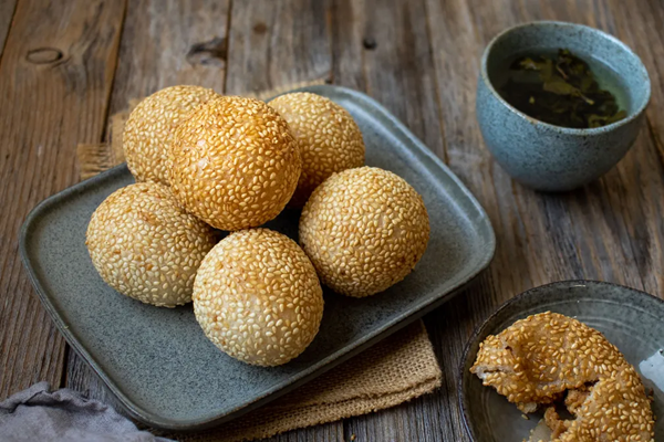 Crispy sesame balls (Jian dui)