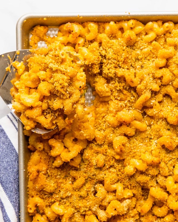 Crispy sheet pan mac and cheese