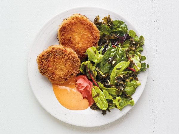 Crispy shrimp cakes with seaweed salad