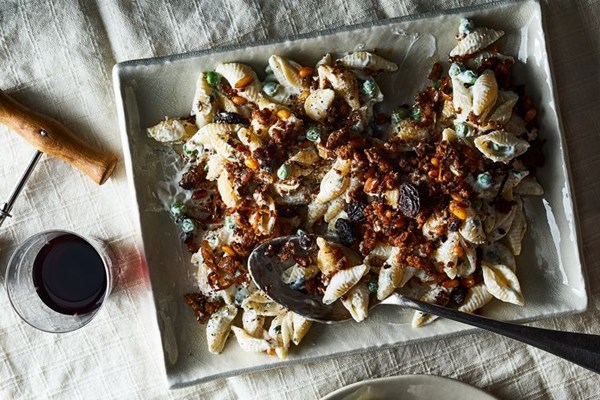 Crispy spiced lamb and yogurt pasta