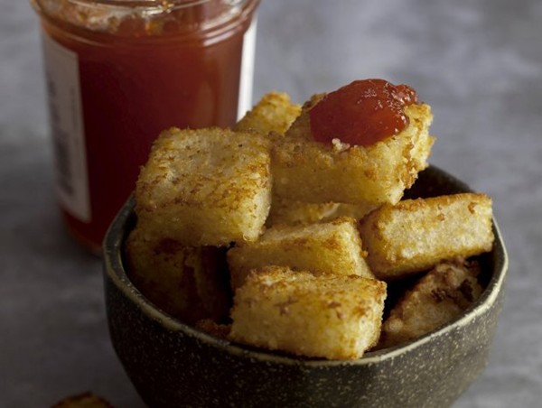 Crispy tapioca cheese fritters (Dadinhos de tapioca com queijo)