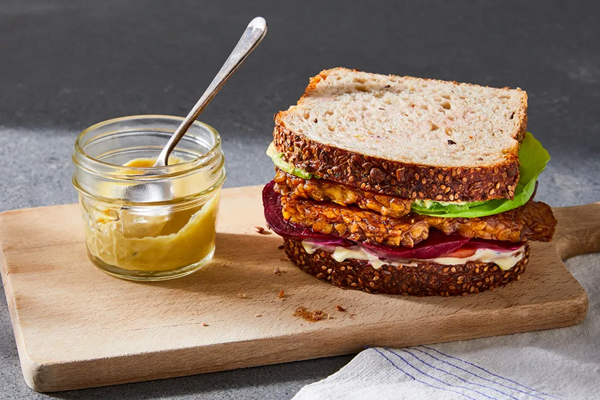 Crispy tempeh sandwich with avocado & beets