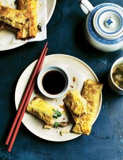 Crispy tofu rolls with prawns & asparagus