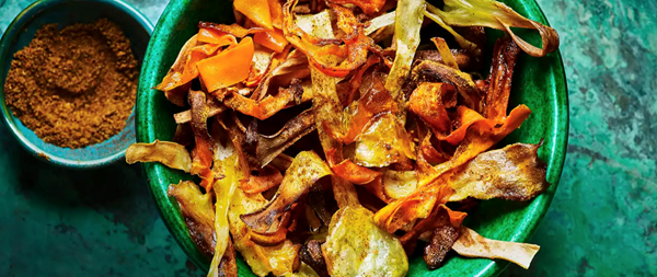 Crispy veg peelings with curry salt