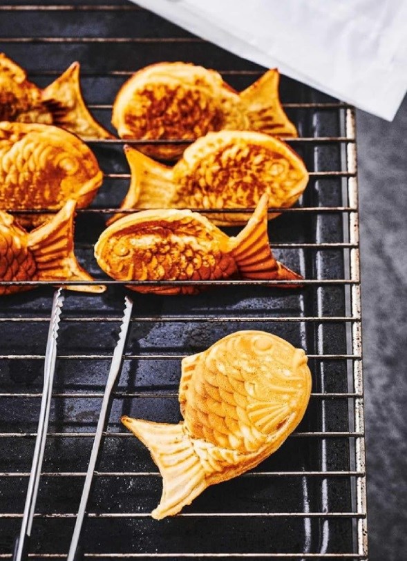 Crispy waffles with red bean filling (Telltale bungeo-ppang) [Vincenzo]