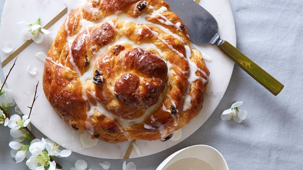 Croatian Easter bread with citrus and raisins