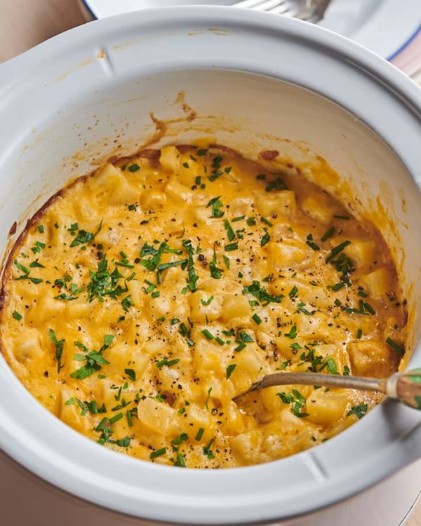 Crock pot cheesy potatoes