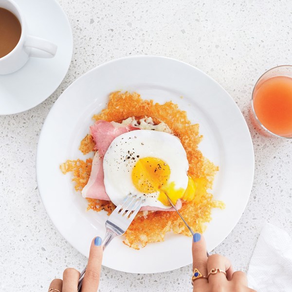 Croque-madame with cranberry-mustard relish