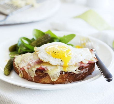 Croque madame with spinach salad 