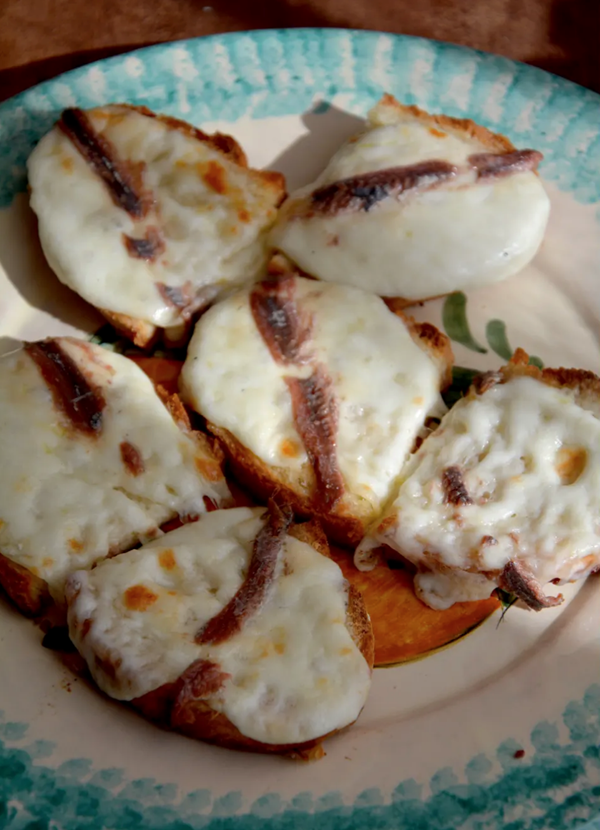 Crostini with cheese and anchovies