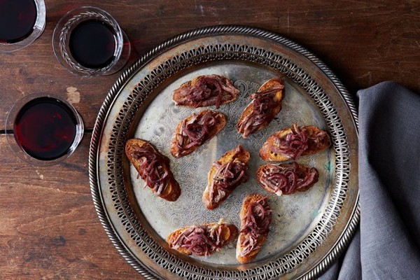 Crostini with duck breast and red onion jam