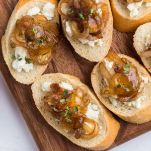 Crostini with Gorgonzola, caramelized onions & fig jam