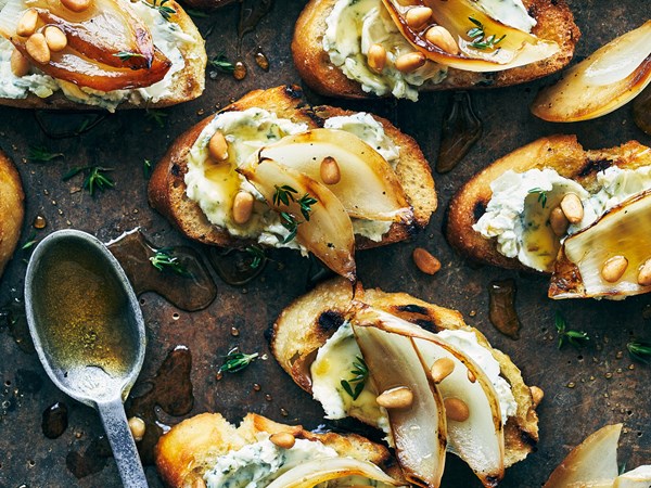 Crostini with grilled sweet onions and blue cheese