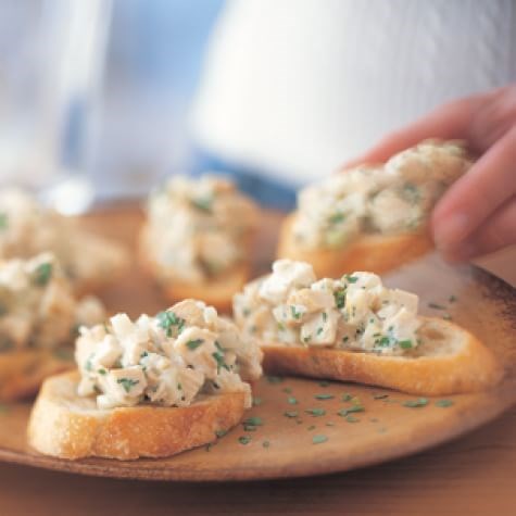 Crostini with lemony chicken salad