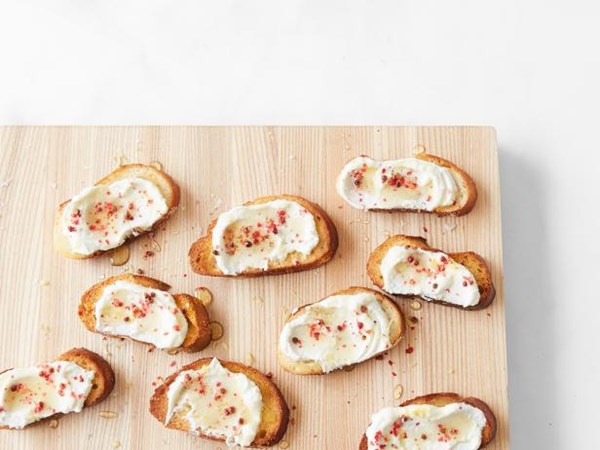 Crostini with ricotta and pink peppercorns